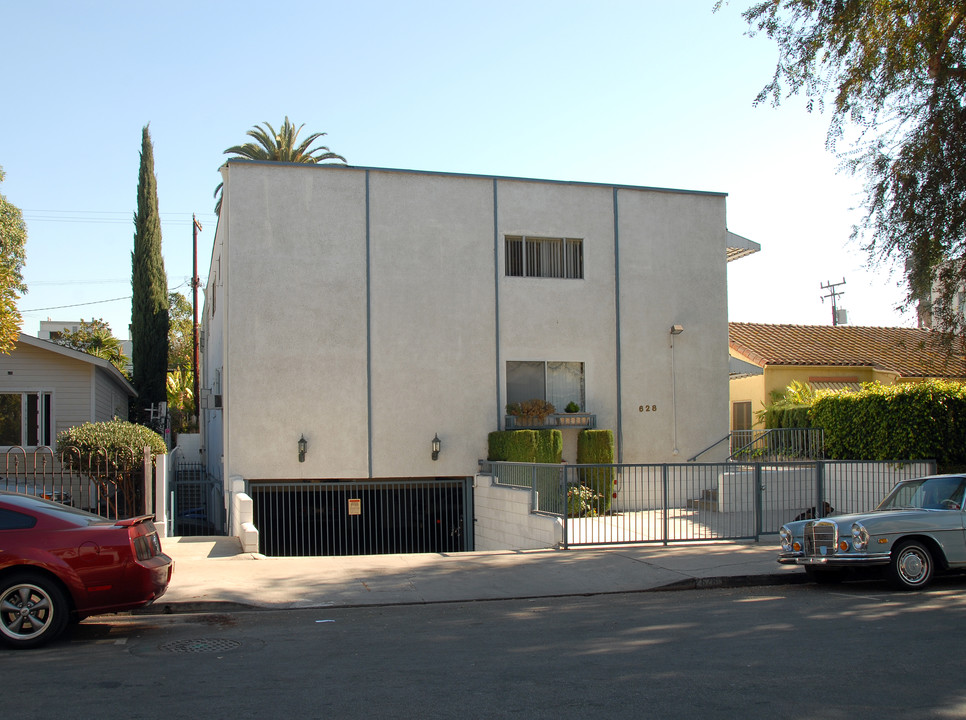 628 Huntley Dr in West Hollywood, CA - Foto de edificio