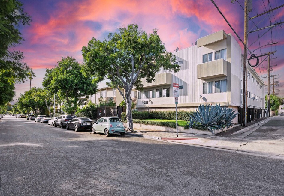 Ogden in West Hollywood, CA - Foto de edificio