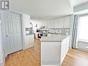 2400 Esprit Dr in Ottawa, ON - Building Photo - Building Photo