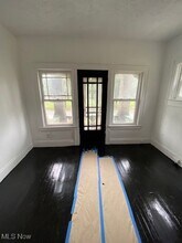 13517 Woodworth Ave in Cleveland, OH - Foto de edificio - Building Photo