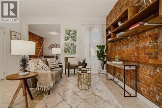 163 Victoria Ave N in Hamilton, ON - Building Photo - Building Photo