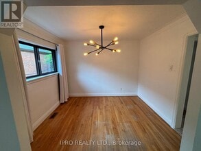 8 Northridge Ave in Toronto, ON - Building Photo - Building Photo