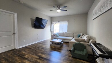 200 Seasons Cir in Suffolk, VA - Foto de edificio - Building Photo