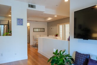 184 N Madison Ave in Pasadena, CA - Foto de edificio - Building Photo