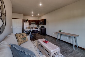 1110 Hope Dr in Carthage, MO - Foto de edificio - Building Photo