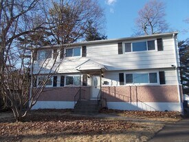 18 Pagano Ct, Unit 603 in West Haven, CT - Building Photo
