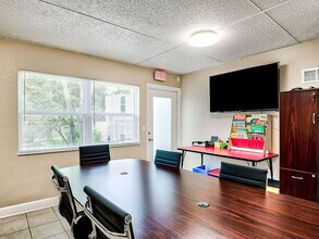 Oakwood Villa in Jacksonville, FL - Foto de edificio - Building Photo