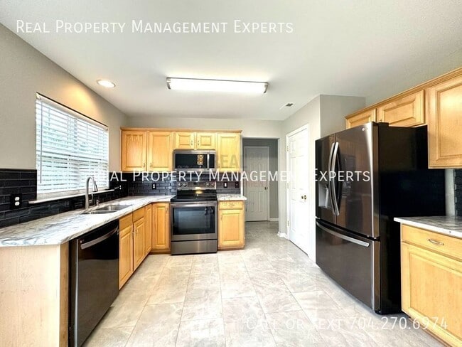 7609 Metroliner Ct in Charlotte, NC - Building Photo - Building Photo
