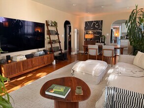 957 N Avenue 49 in Los Angeles, CA - Foto de edificio - Building Photo