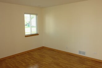 2164 N Cheswick Ct in Round Lake Beach, IL - Building Photo - Building Photo