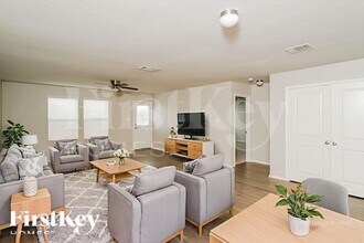 1936 Heather Glen Dr, Unit 52 in New Braunfels, TX - Building Photo - Building Photo