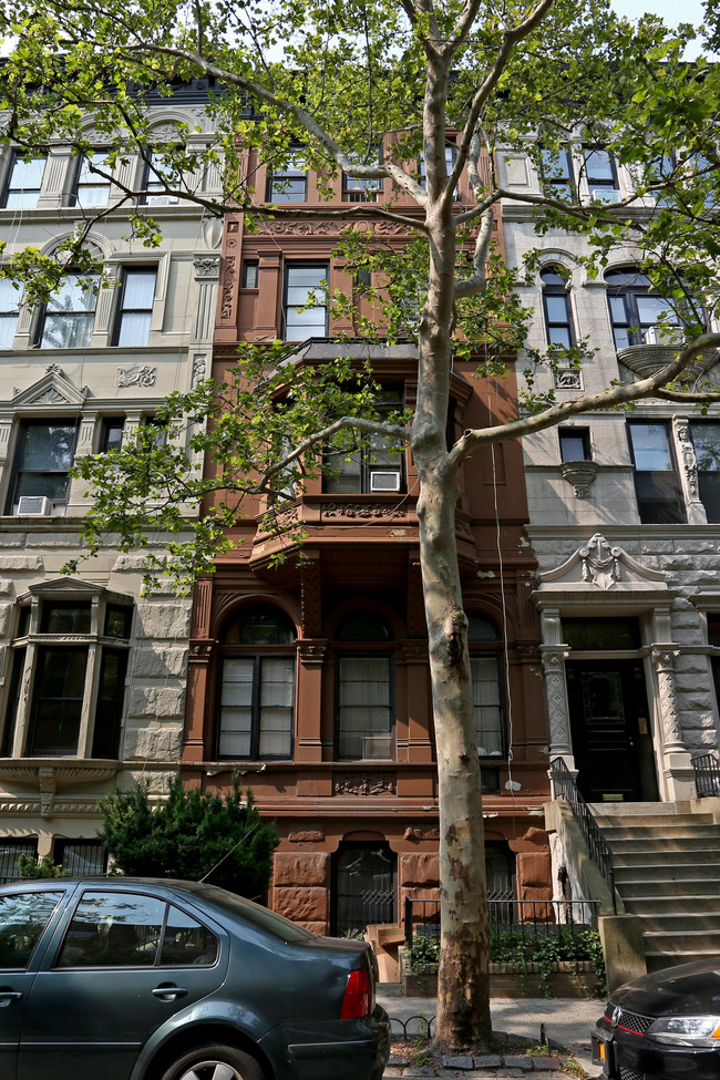 114 W 74th St in New York, NY - Foto de edificio - Building Photo