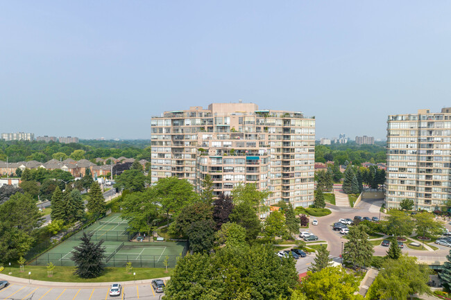 10 Guildwood Pky in Toronto, ON - Building Photo - Building Photo