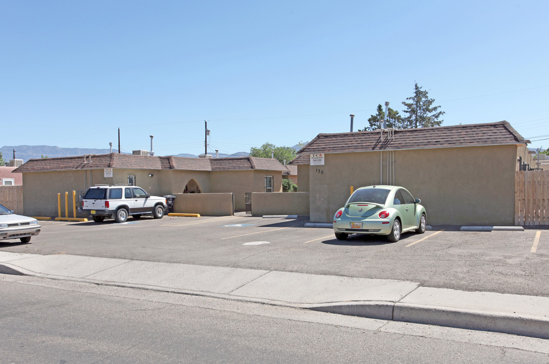 126 Charleston St NE in Albuquerque, NM - Building Photo