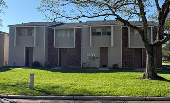 222 Sandra Del Mar Dr in Mandeville, LA - Building Photo