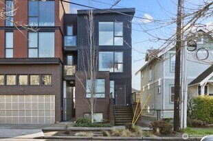 4422 Woodlawn Ave N in Seattle, WA - Building Photo