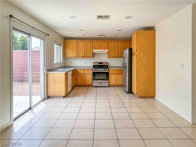 10633 Foggy Glen Ave in Las Vegas, NV - Building Photo - Building Photo