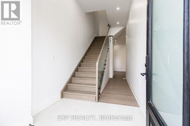 6612 Harmony Hill in Mississauga, ON - Building Photo - Building Photo
