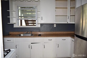 4027 Woodbridge Ave in Edison, NJ - Building Photo - Building Photo