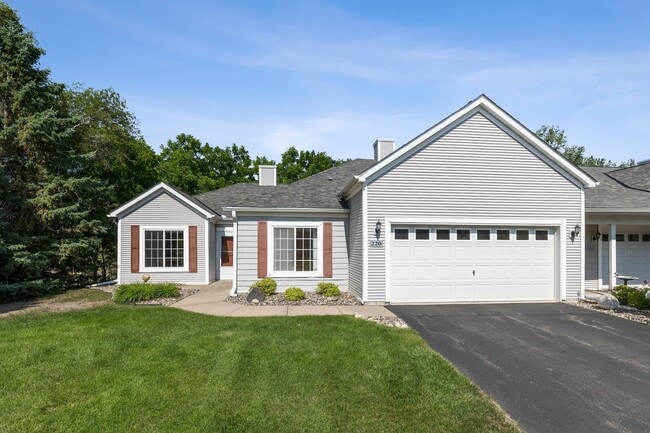 220 Emerson Ave E in West St. Paul, MN - Building Photo - Building Photo