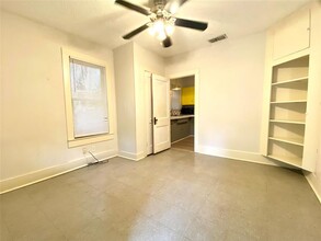 1210 Taylor St in Austin, TX - Building Photo - Building Photo
