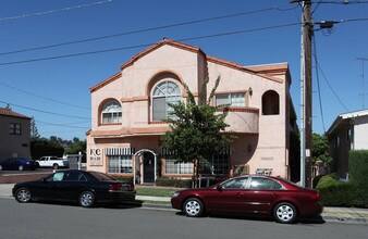 4818 Cypress St in La Mesa, CA - Building Photo - Building Photo