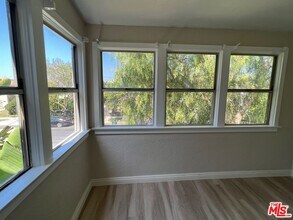 1282 S Highland Ave in Los Angeles, CA - Building Photo - Building Photo