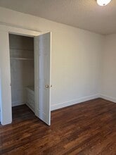 3429 Mersington Ave, Unit 304 in Kansas City, MO - Building Photo - Building Photo