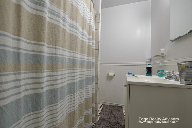 21 Egmont St, Unit 3 in Brookline, MA - Building Photo - Building Photo