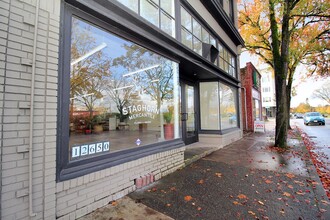 12610 SW Farmington Rd in Beaverton, OR - Foto de edificio - Building Photo