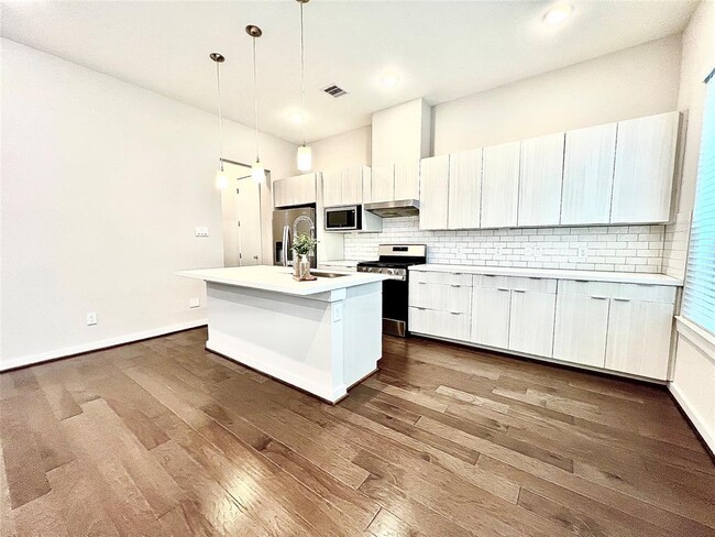 613 Thornton Oaks Ln in Houston, TX - Foto de edificio - Building Photo