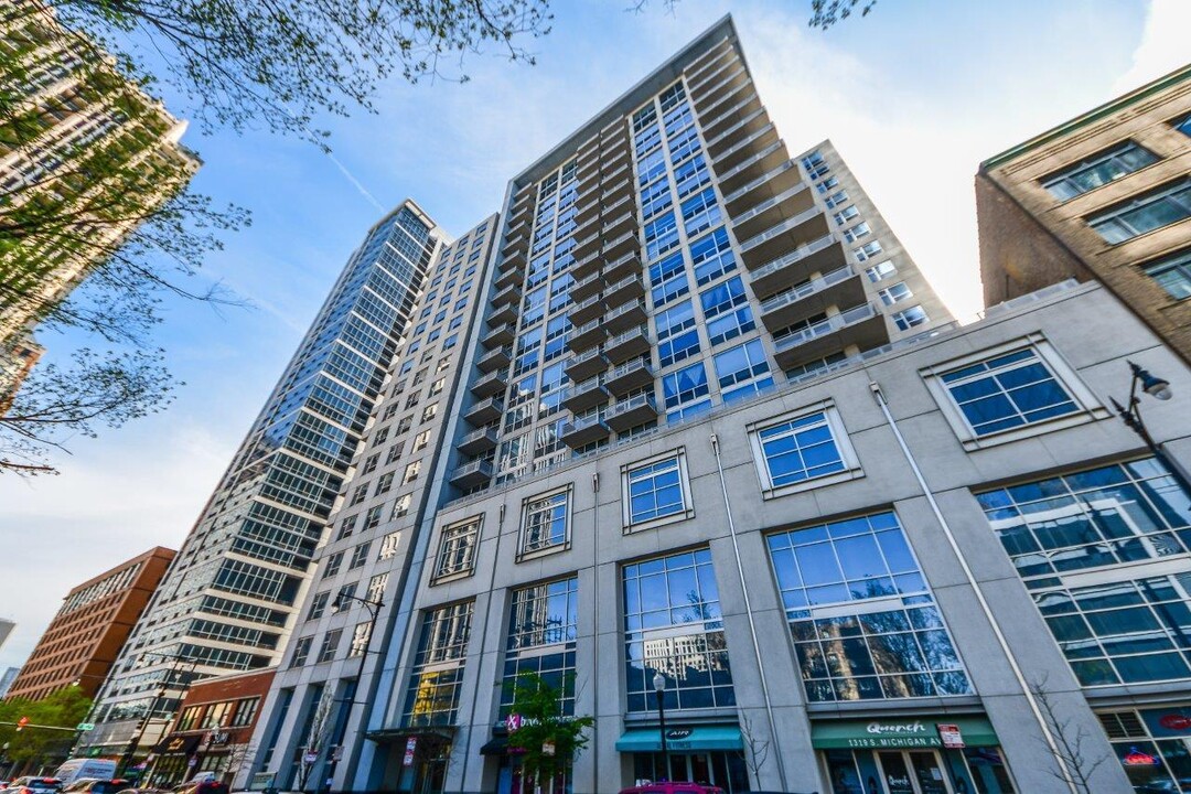 1305 S Michigan Ave in Chicago, IL - Building Photo