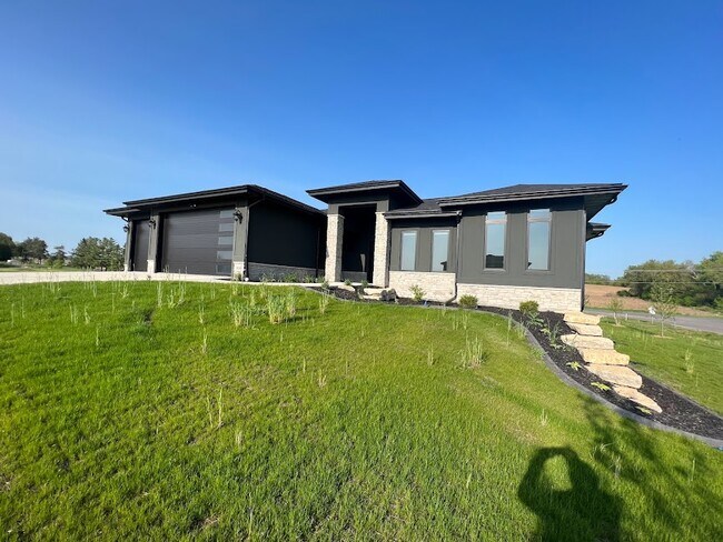 3636 Eden Ct in Verona, WI - Building Photo - Building Photo