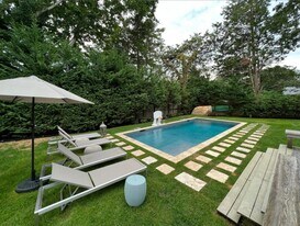 32 Sunset Dr in Sag Harbor, NY - Building Photo