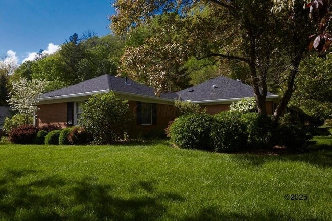 property at 532 W Broadway