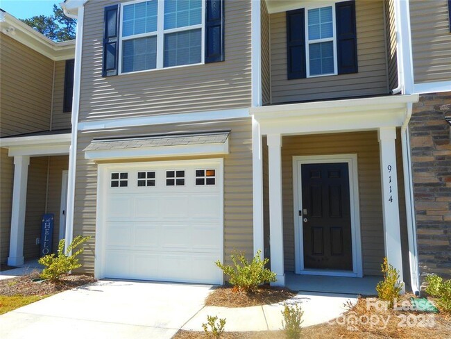 9114 Lowfalls Ln in Charlotte, NC - Foto de edificio - Building Photo