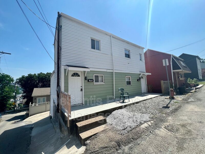 2701 Oakely Way in Pittsburgh, PA - Building Photo