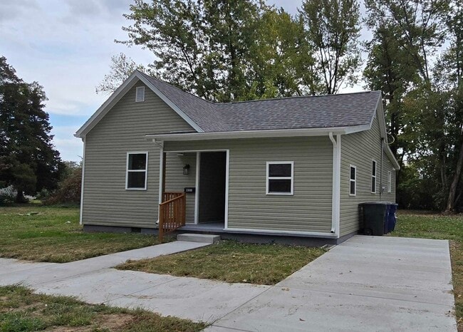 property at 611 E Spruce St