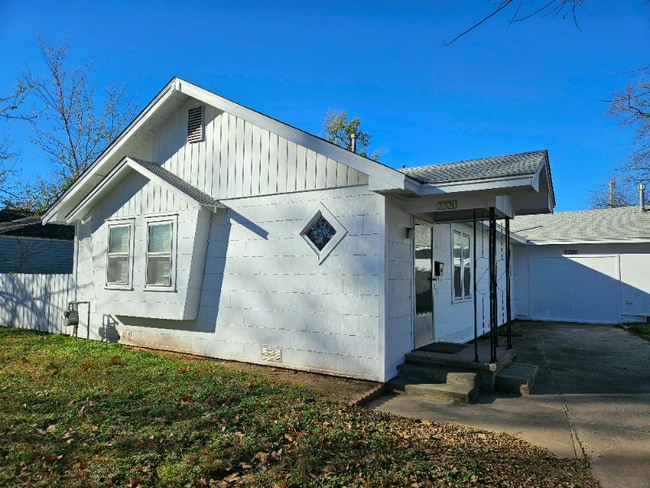 property at 2320 S Olympia Ave
