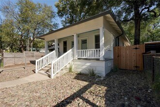 1002 Juniper St in Austin, TX - Building Photo - Building Photo