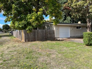 2106 Golden Gardens St in Eugene, OR - Building Photo - Building Photo