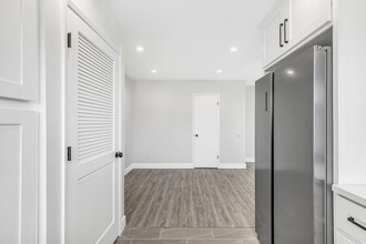 18545 Clark Street in Tarzana, CA - Building Photo - Building Photo