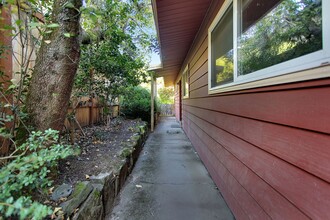 1717 SW Canby St in Portland, OR - Foto de edificio - Building Photo