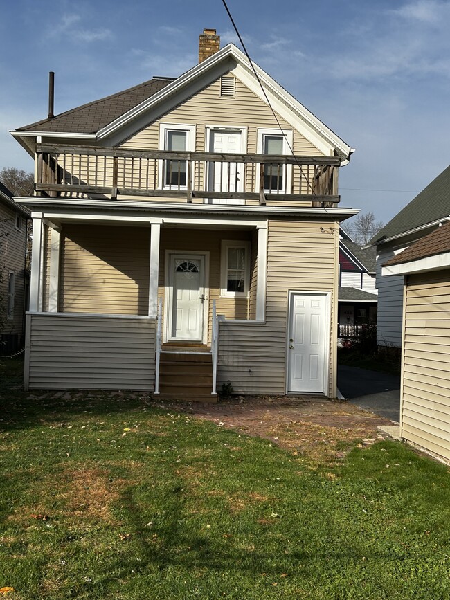 435 Prospect Ct in Waukesha, WI - Building Photo - Building Photo