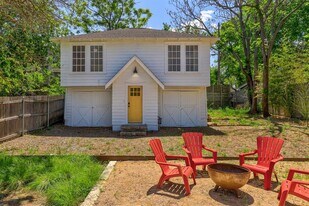 305 Lockhart Dr in Austin, TX - Building Photo