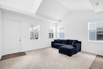 513 High Tide Ln in Daytona Beach, FL - Foto de edificio - Building Photo