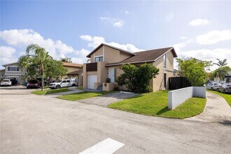 914 NW 106th Ave Cir in Miami, FL - Building Photo - Building Photo