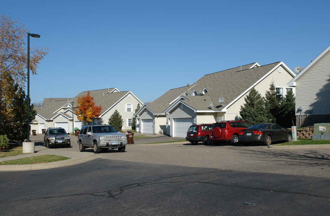 Purgatory Creek Townhomes in Eden Prairie, MN - Building Photo