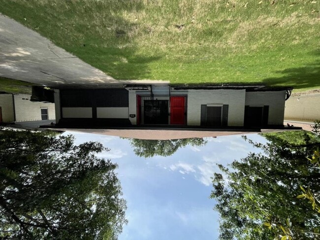 property at 2138 Lynbrook Ln