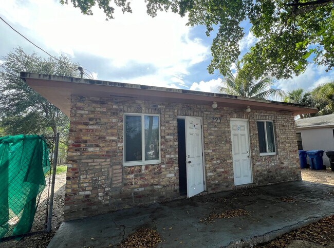 727 NW 19th Ave in Fort Lauderdale, FL - Building Photo - Building Photo